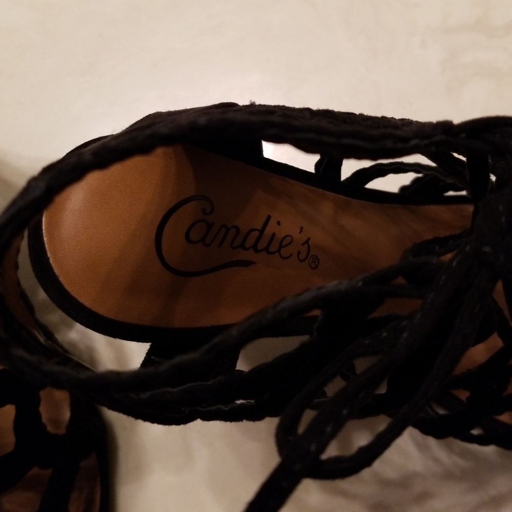 Shoes - Picture 4 of 4